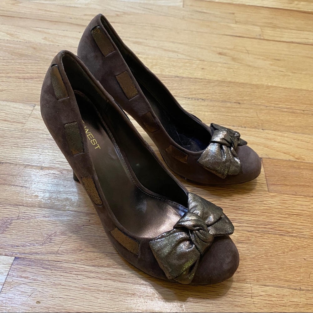Nine West Suede heels with bow detail size 9